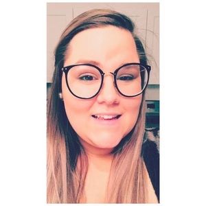 Meet your Posher, Jenyfer